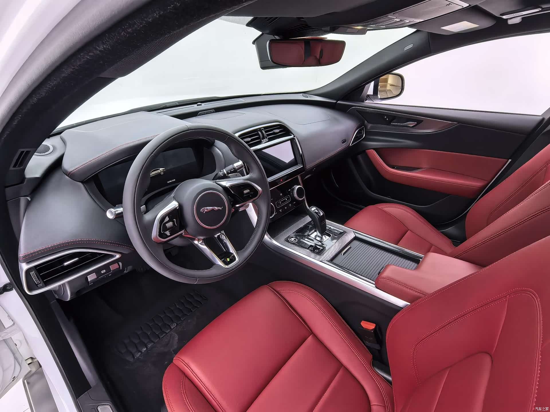 Land Rover XEL, 2022 15