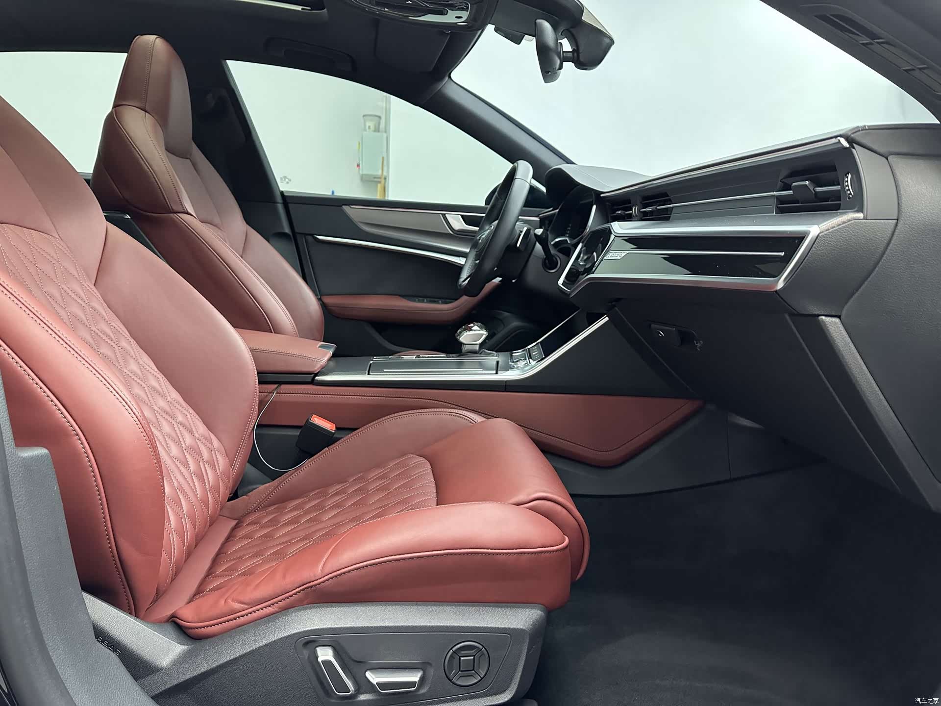 Audi A7L, 2024 13