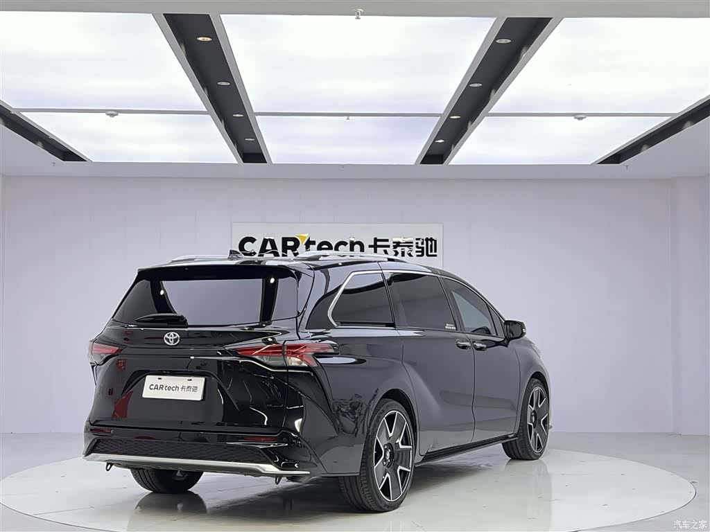 Toyota Granvia, 2023 3