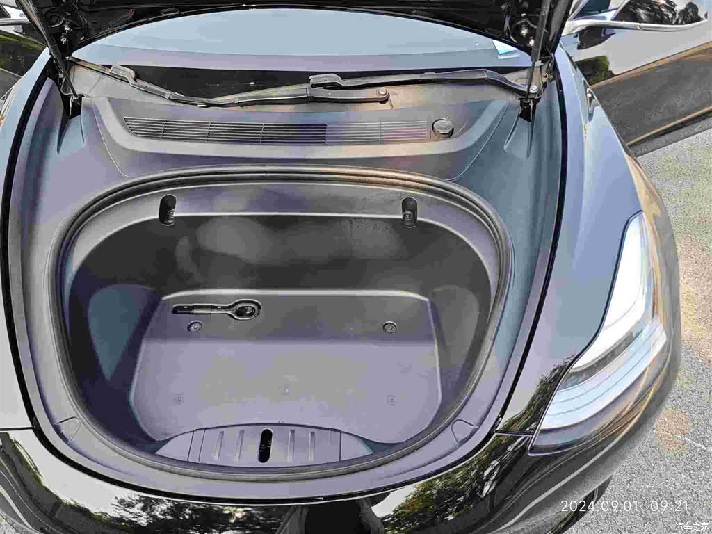 Tesla Model 3, 2020 28