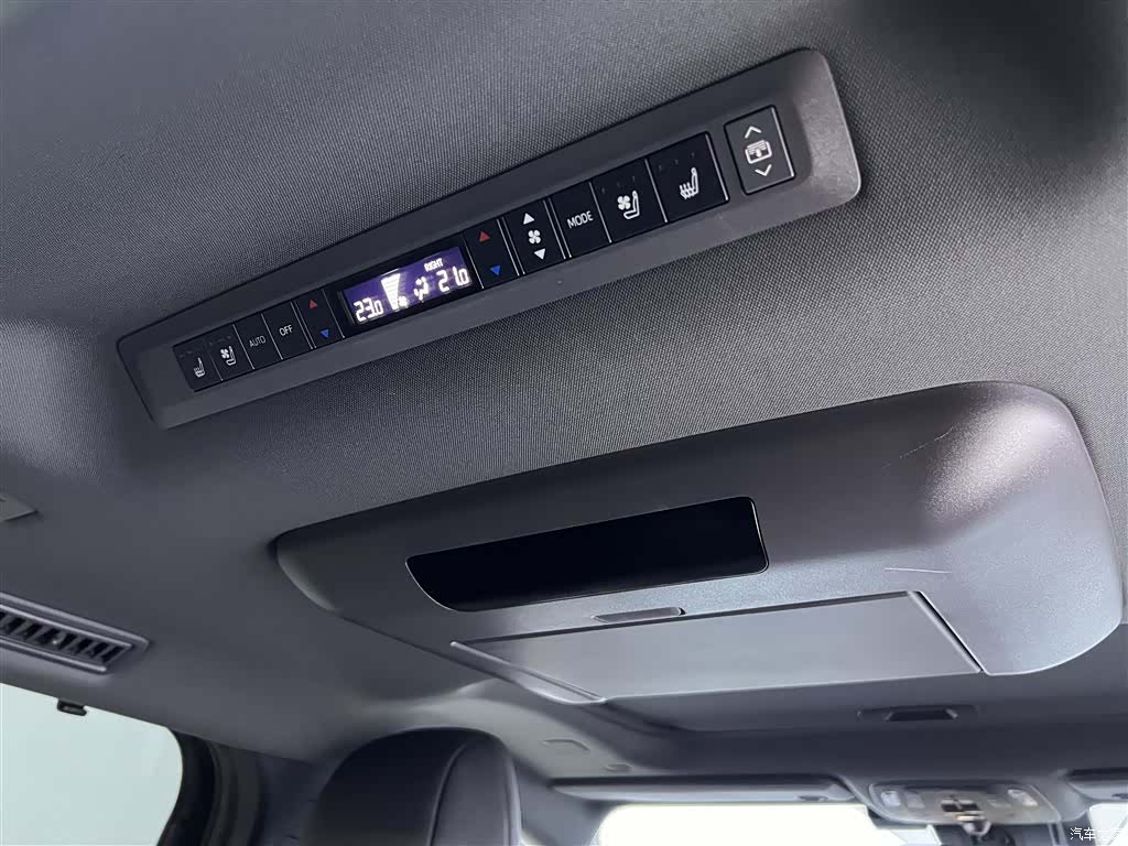 Toyota Granvia, 2023 22
