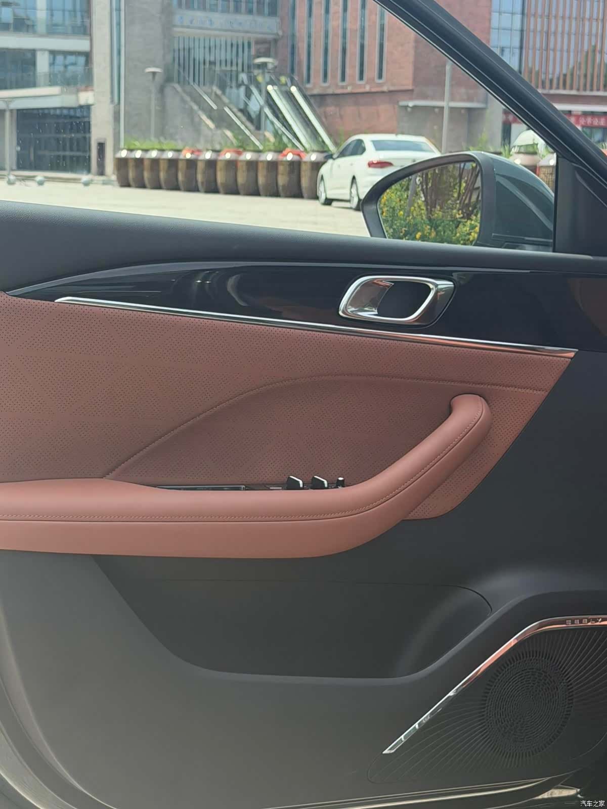 Geely Emgrand, 2025 12