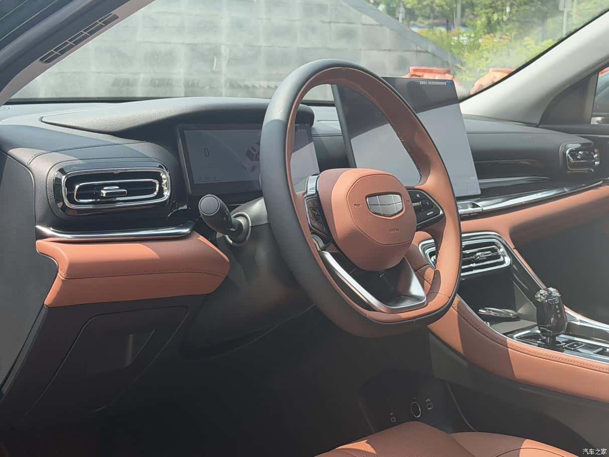 Geely Emgrand, 2025 13