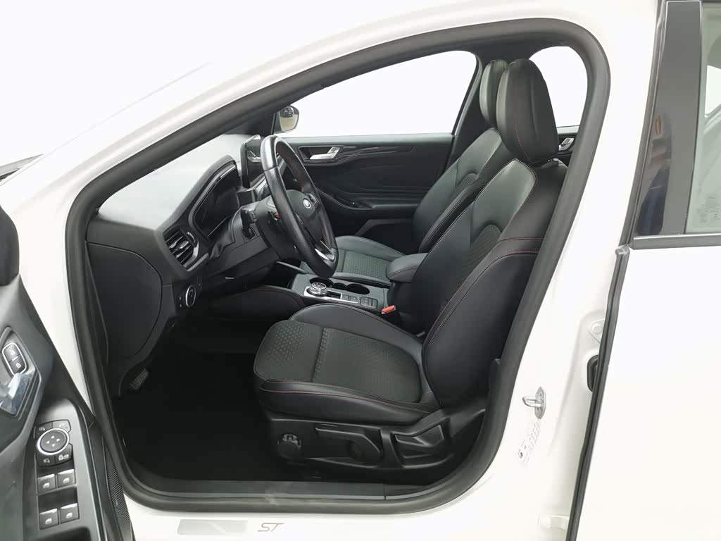 Ford Focus, 2019 10