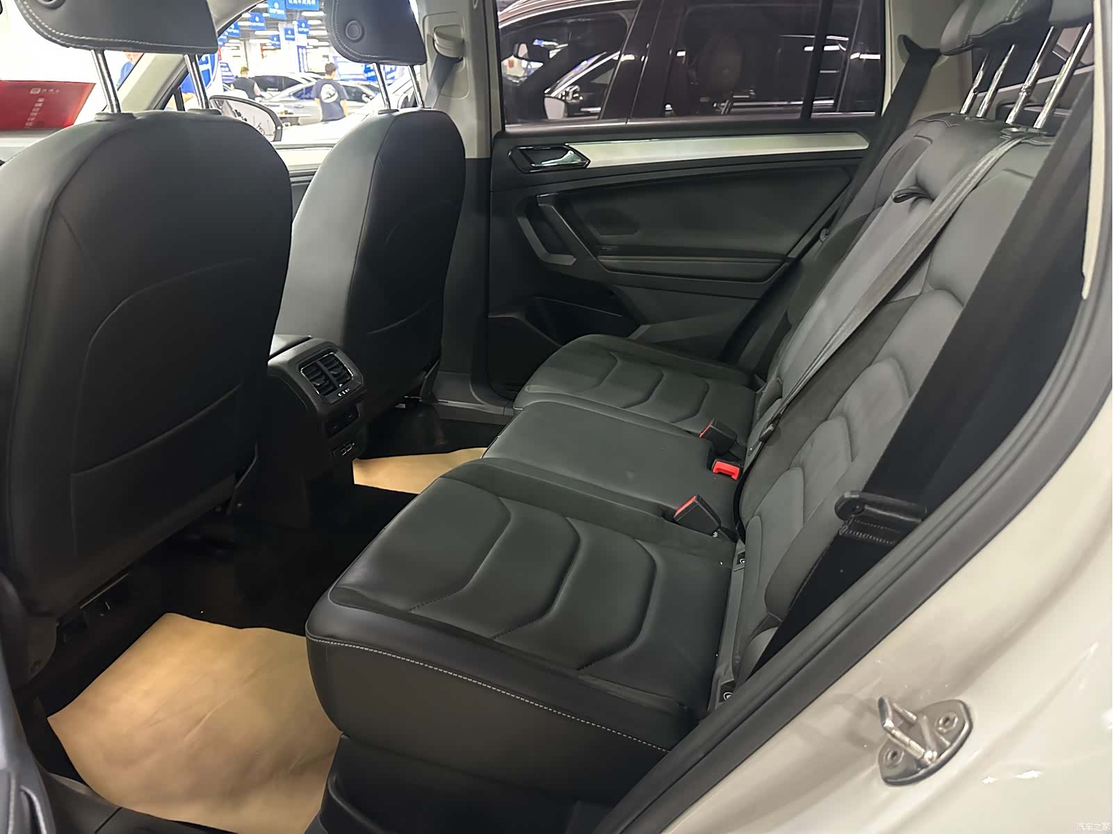 Volkswagen Tiguan L, 2020 14