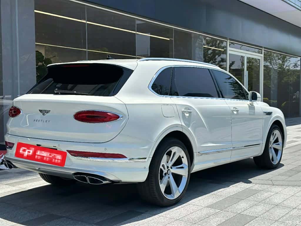 Bentley Bentayga, 2024 4