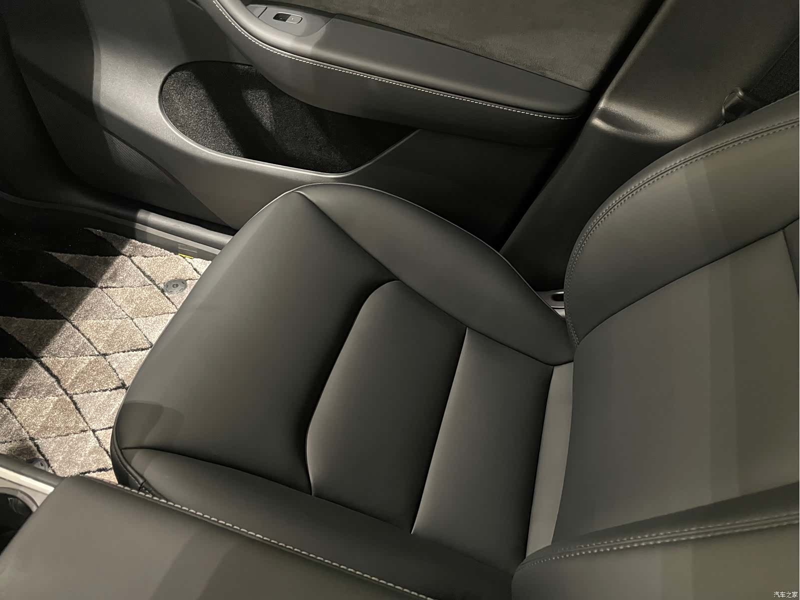 Tesla Model Y, 2024 10
