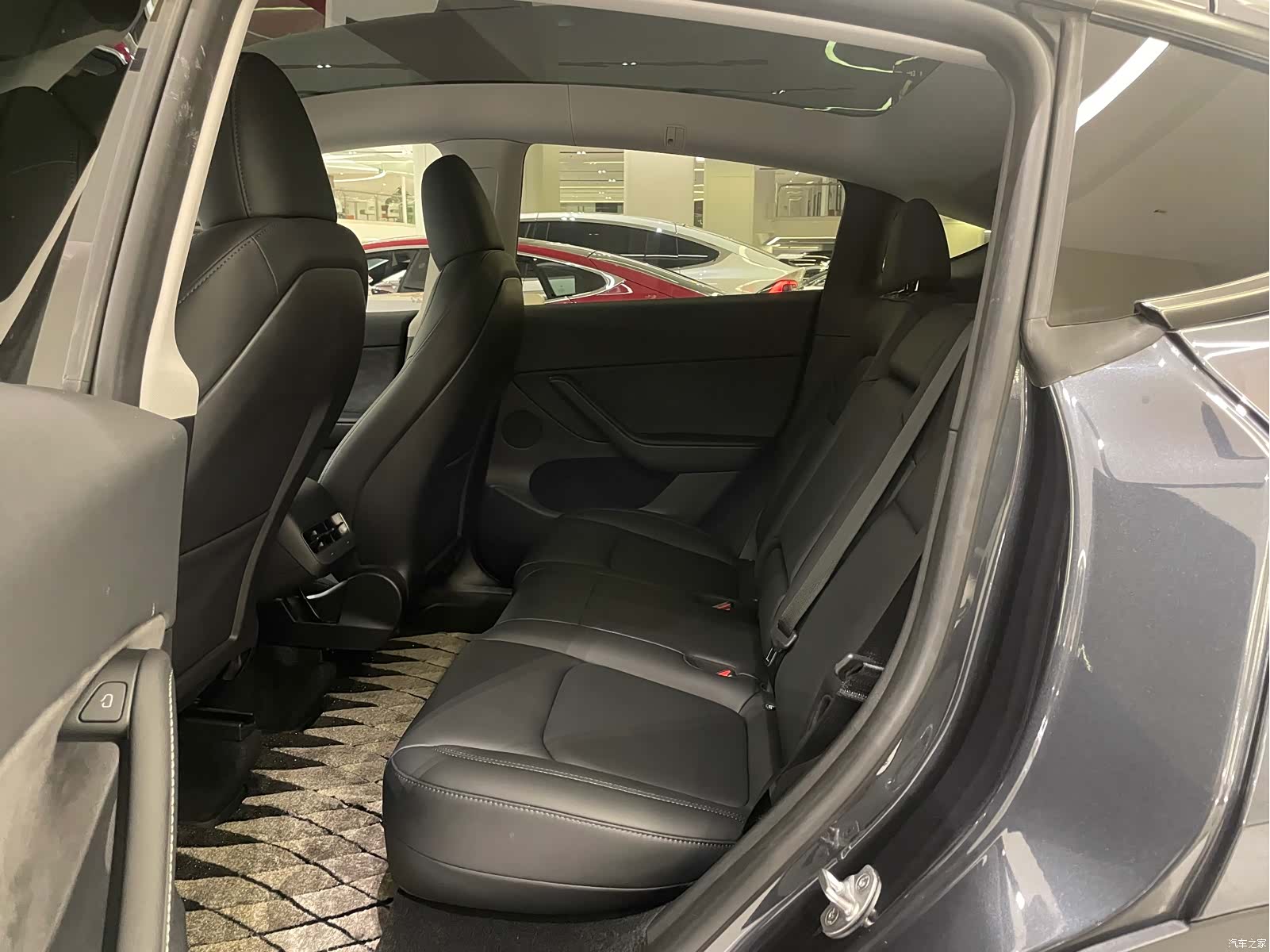 Tesla Model Y, 2024 6