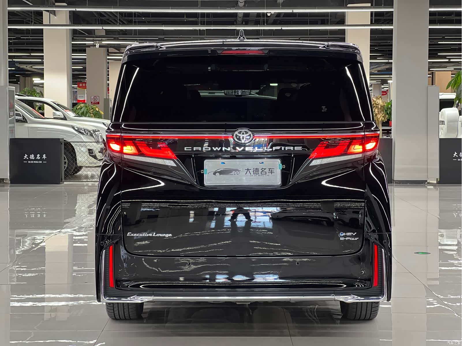 Toyota Vellfire, 2023 все фото
