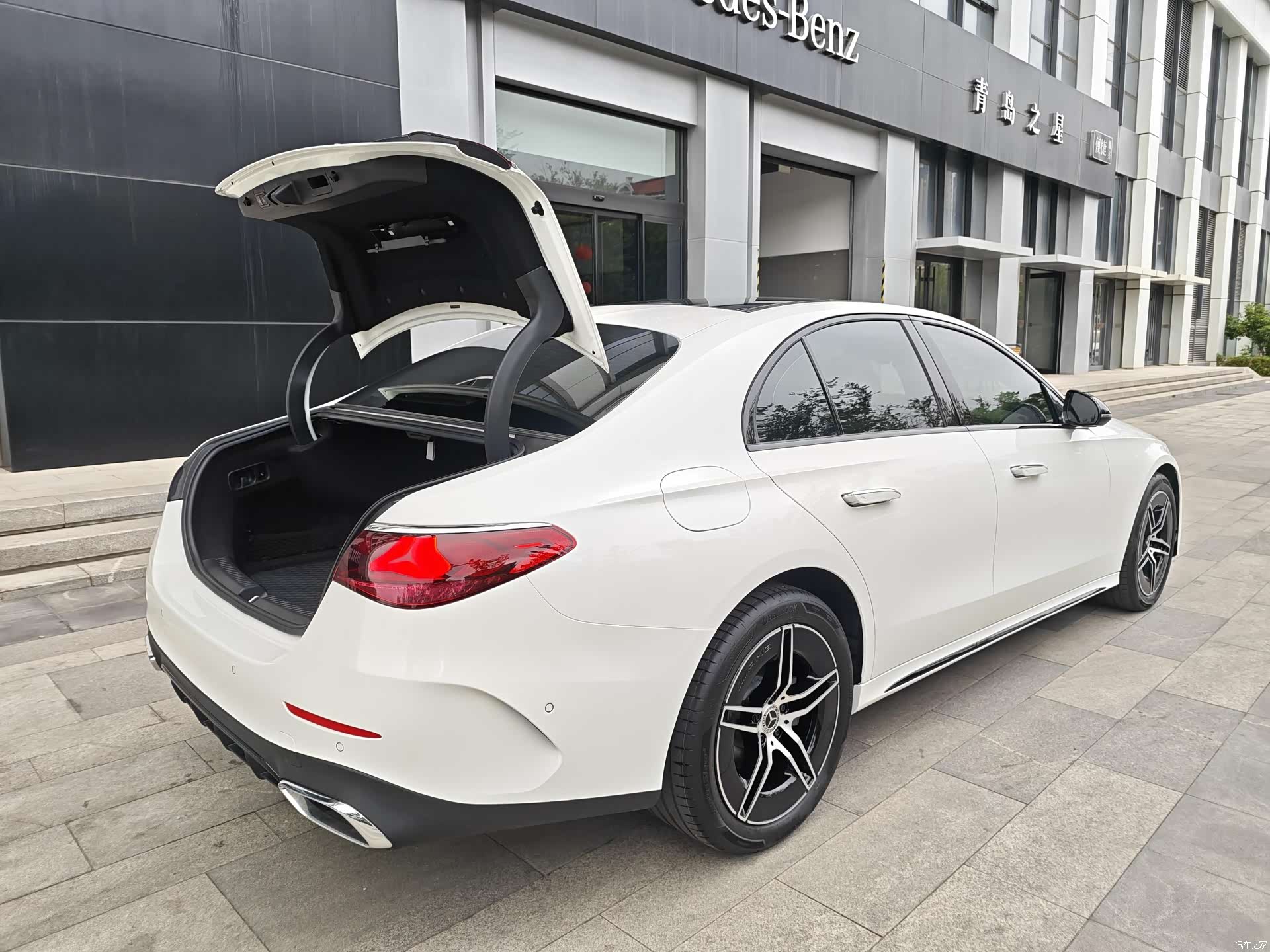 Mercedes-Benz E-Class, 2025 13
