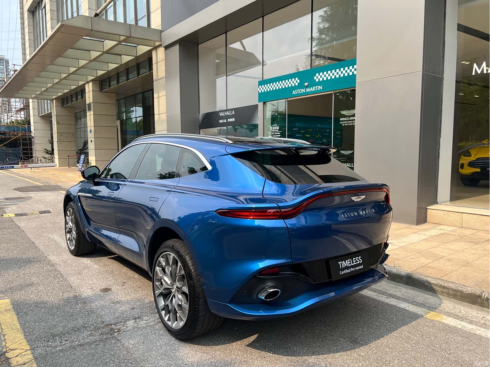 Aston Martin DBX, 2025 4