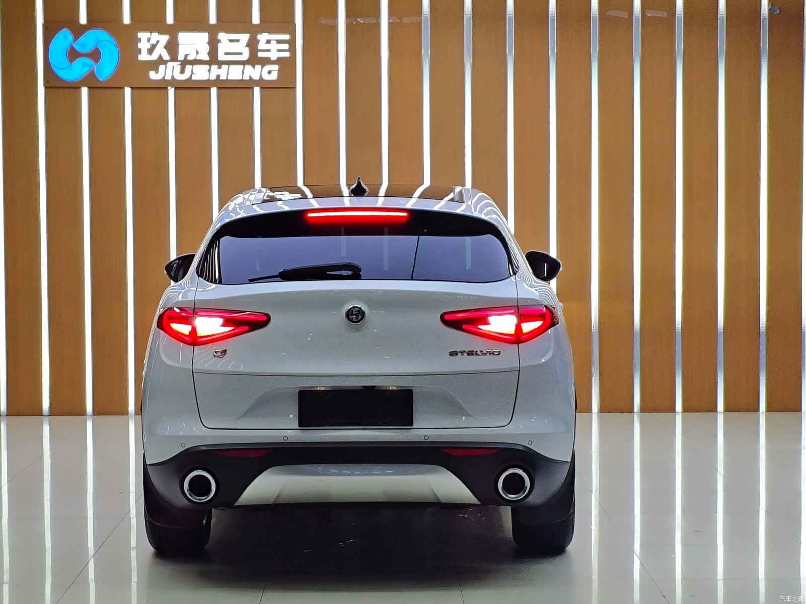 Alfa Romeo Stelvio, 2019 3