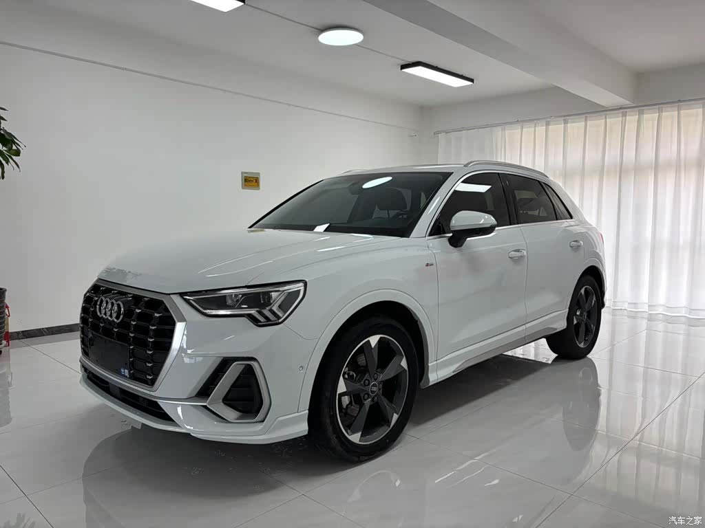Audi Q3, 2022 1