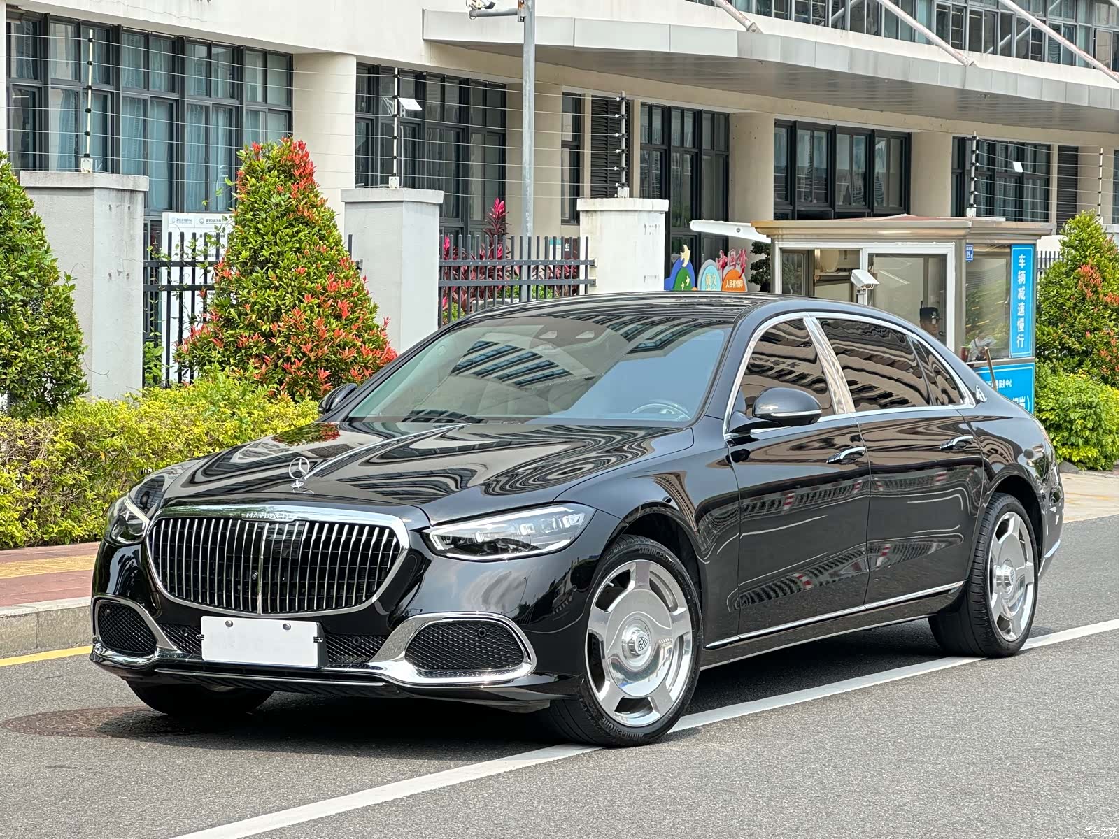 Maybach S-Class, 2023 1