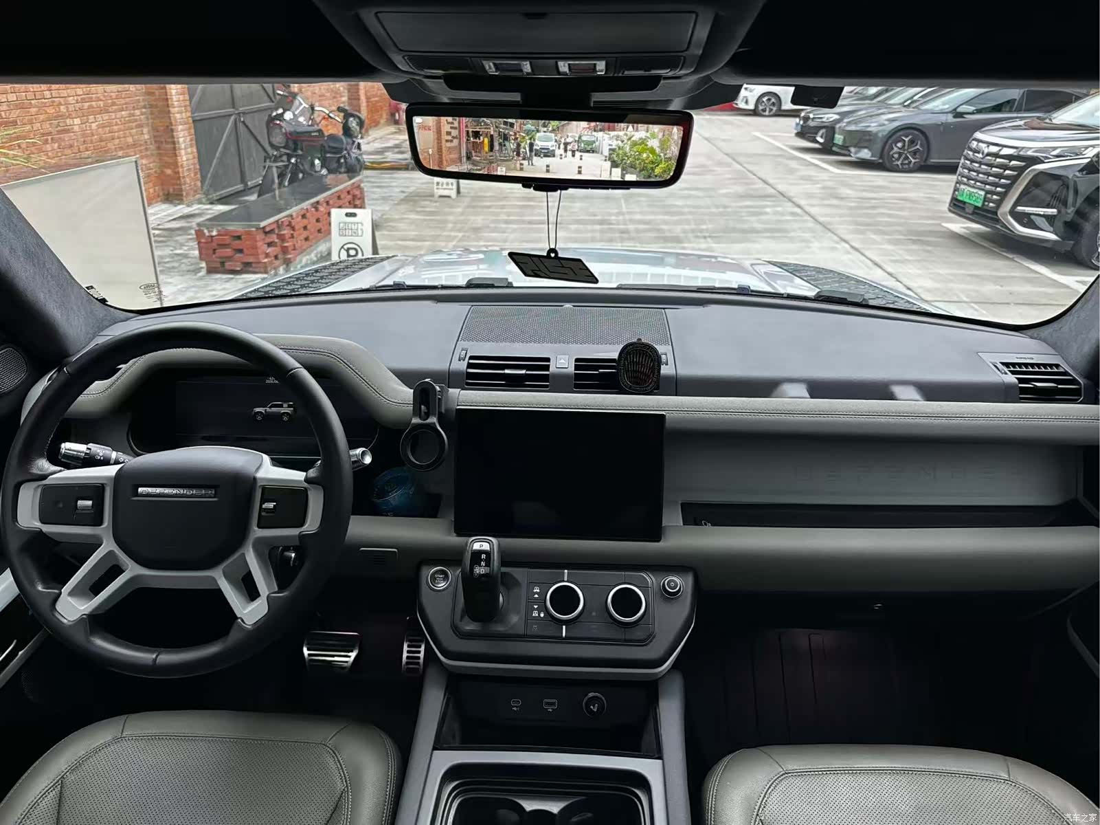 Land Rover Defender, 2021 11