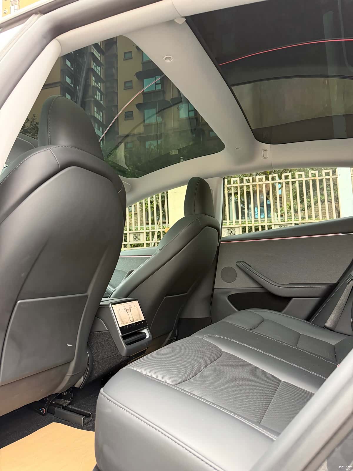 Tesla Model 3, 2025 9