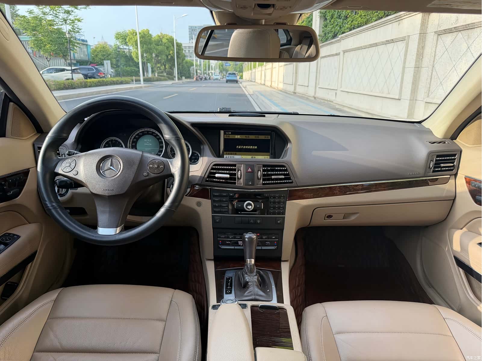 Mercedes-Benz E-Class, 2011 8