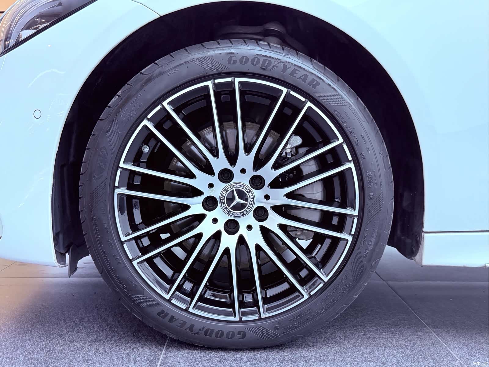 Mercedes-Benz C-Class, 2023 33