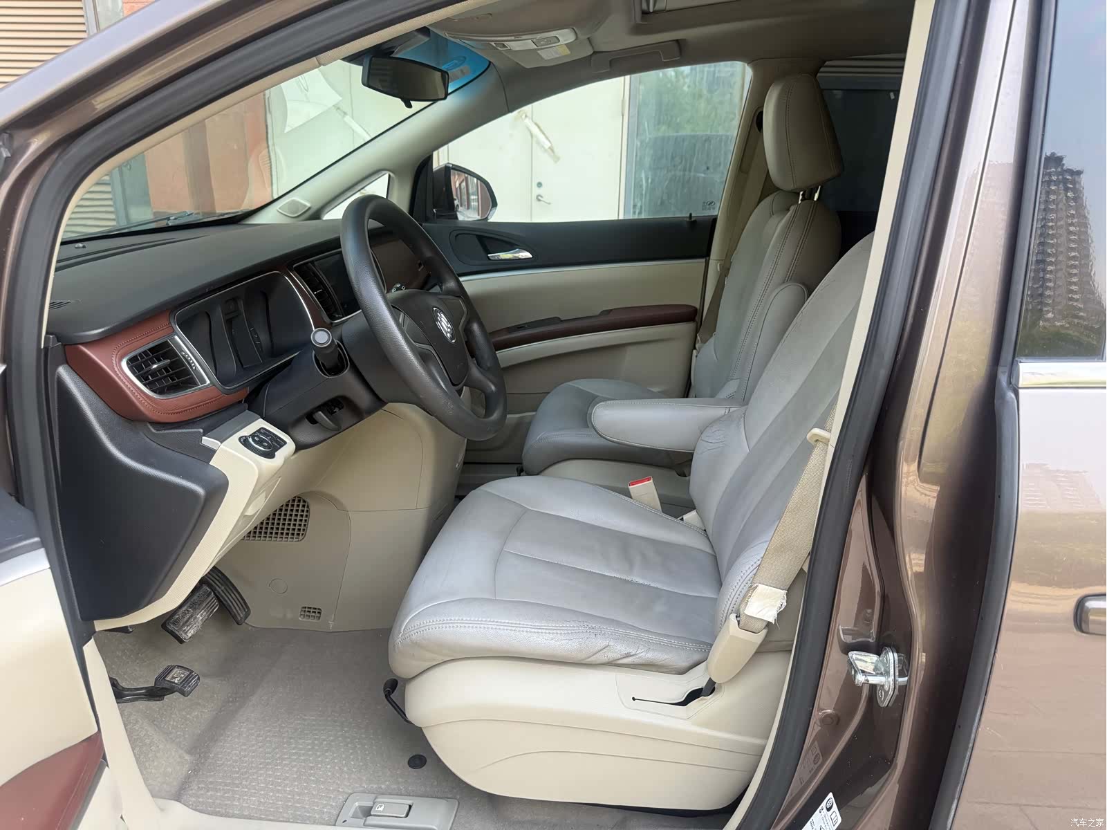 Buick GL8, 2016 4