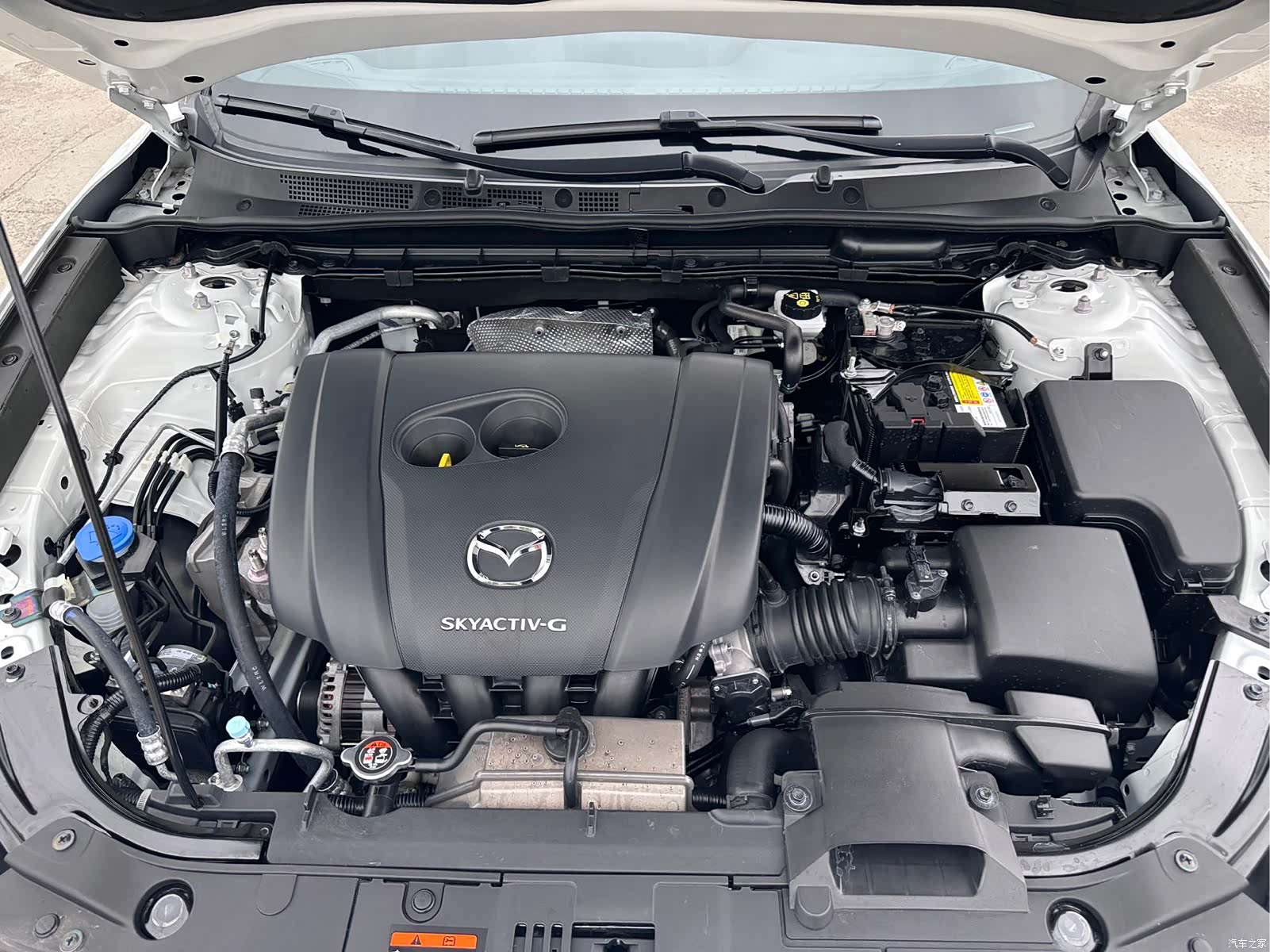 Mazda CX-4, 2023 11
