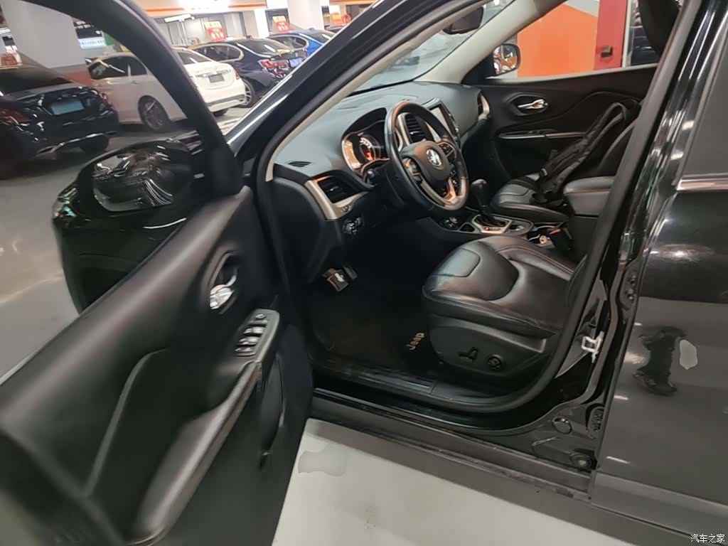 Jeep Cherokee, 2017 16