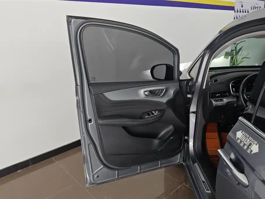 Roewe iMAX8