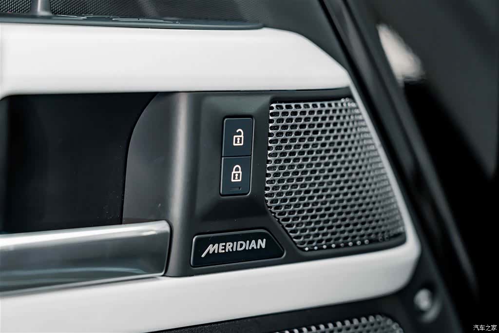 Land Rover Defender, 2024 23