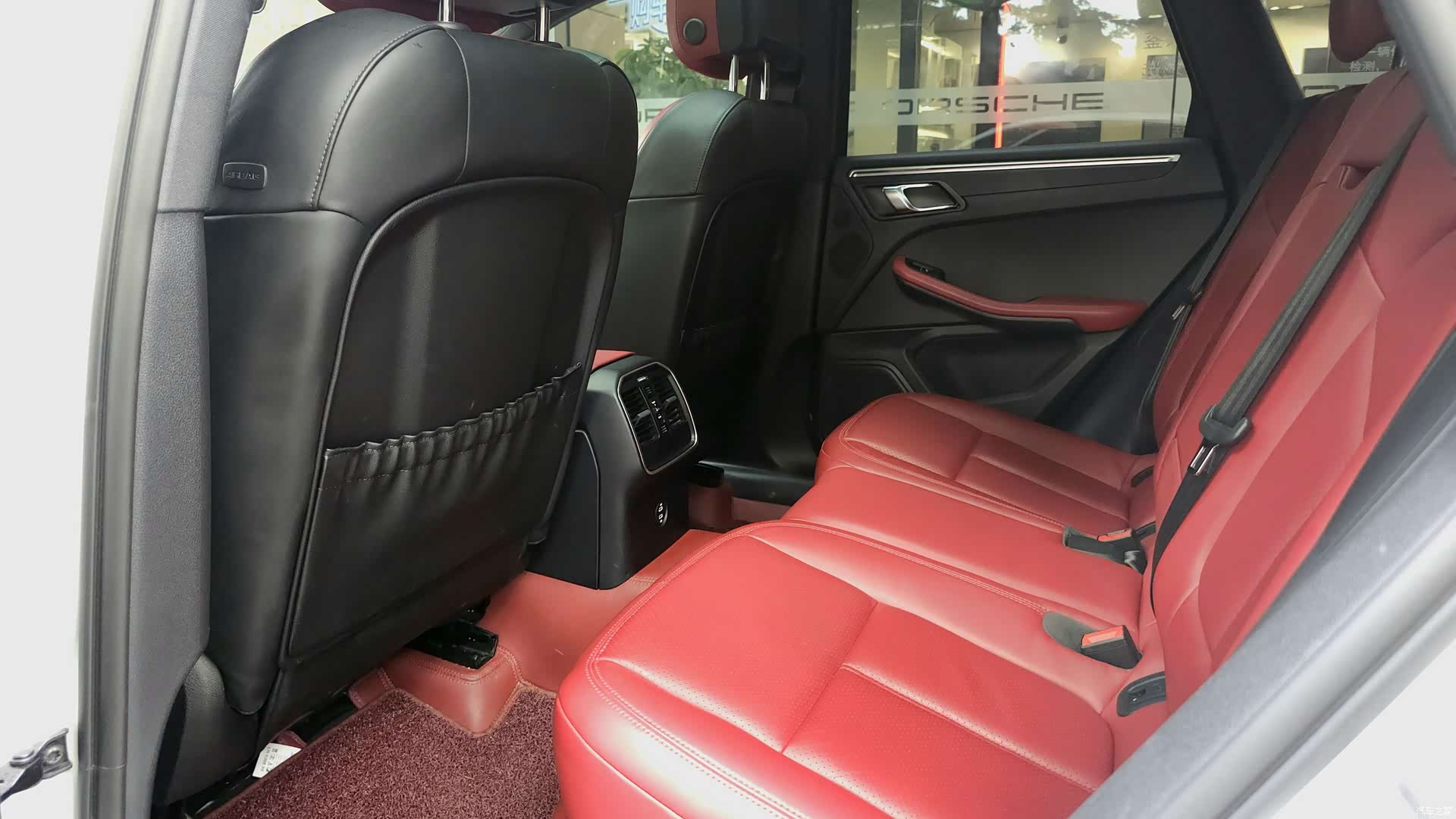 Porsche Macan, 2024 11