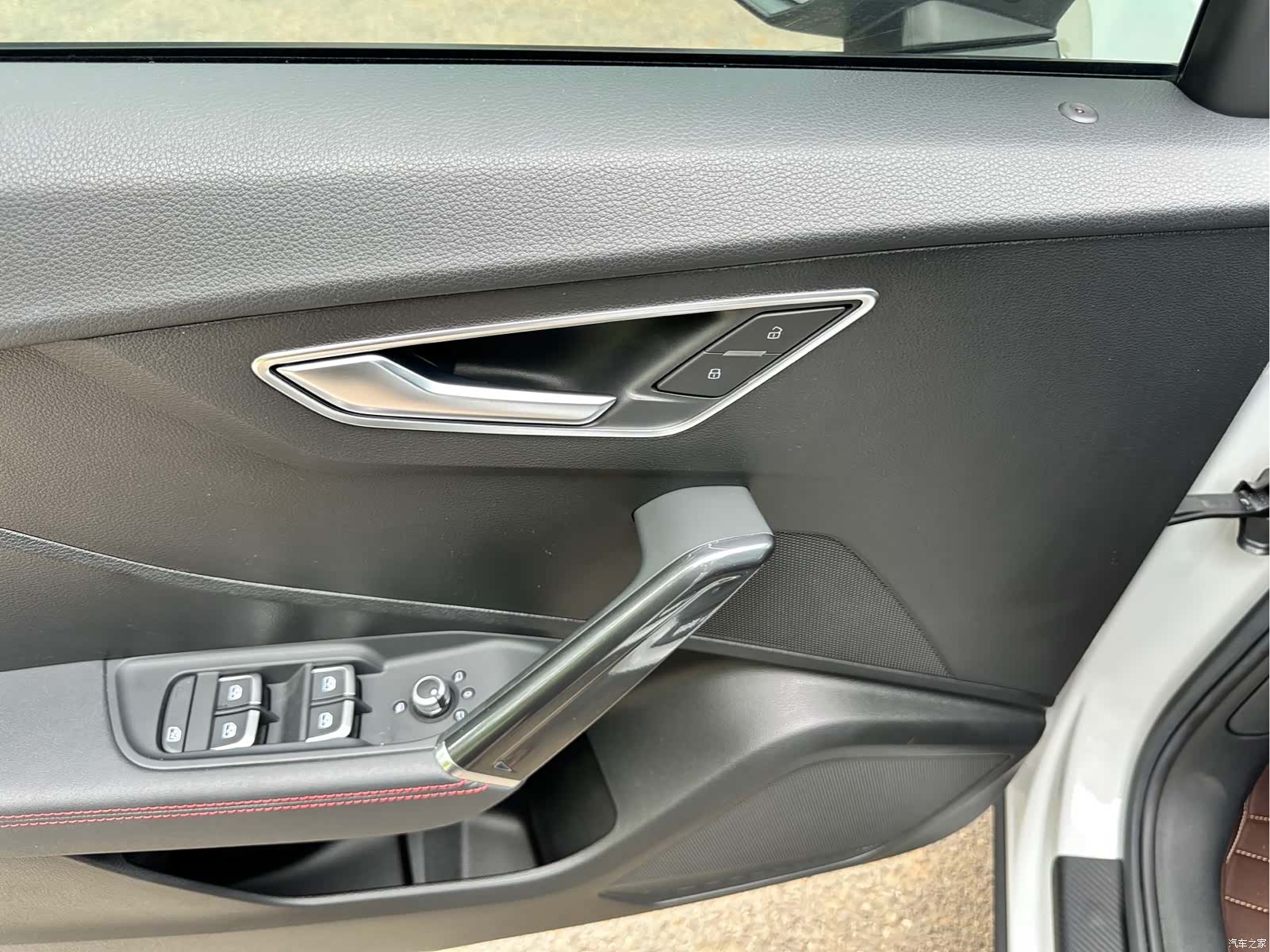 Audi Q2L, 2023 15