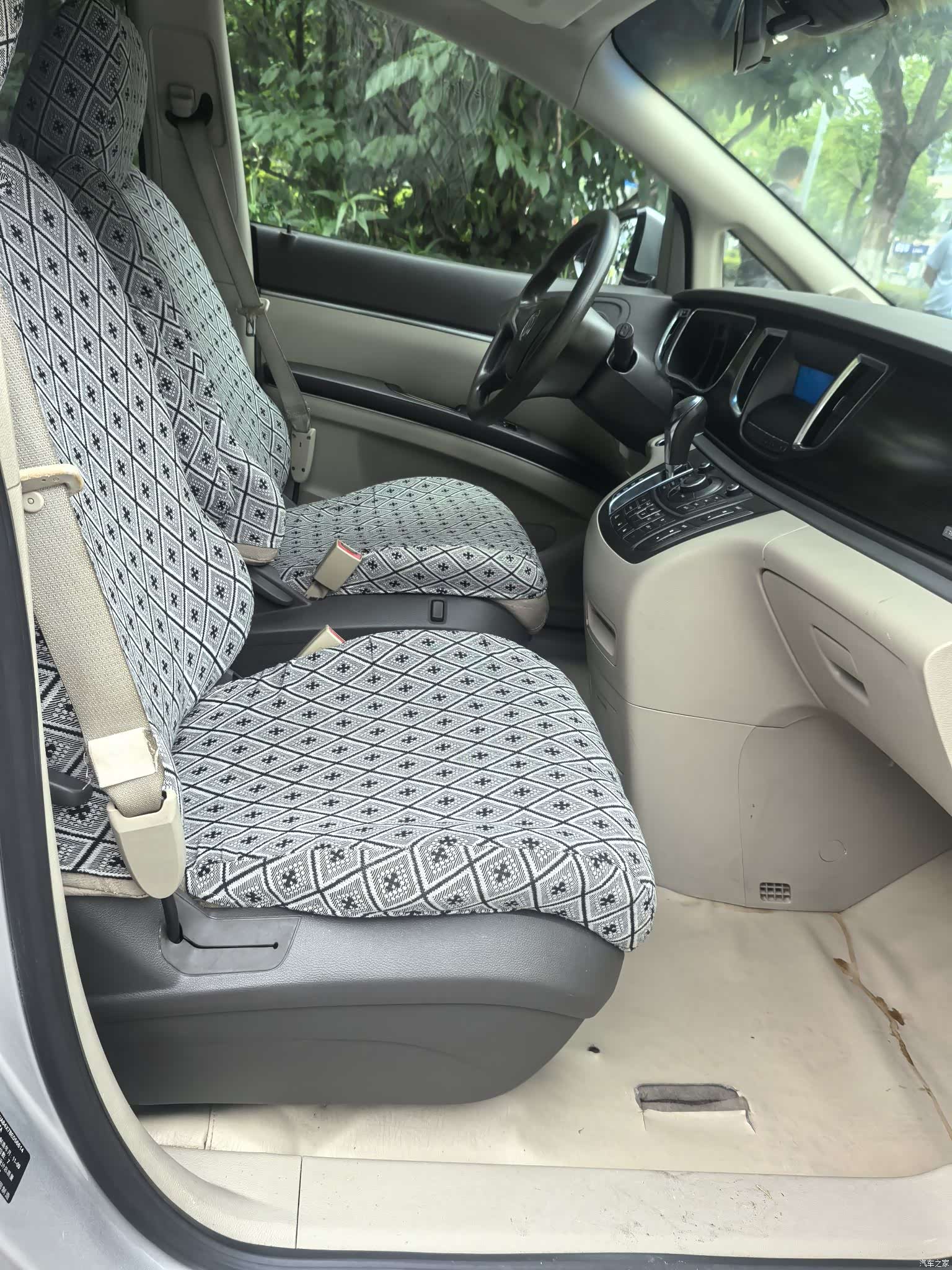 Buick GL8, 2011 16