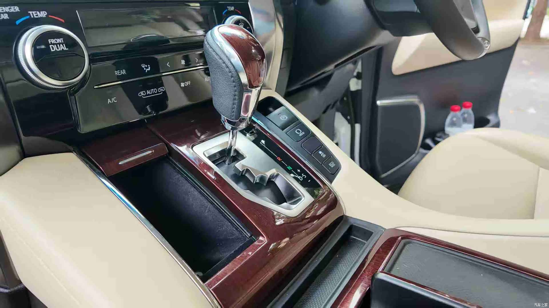 Toyota Alphard, 2019 11