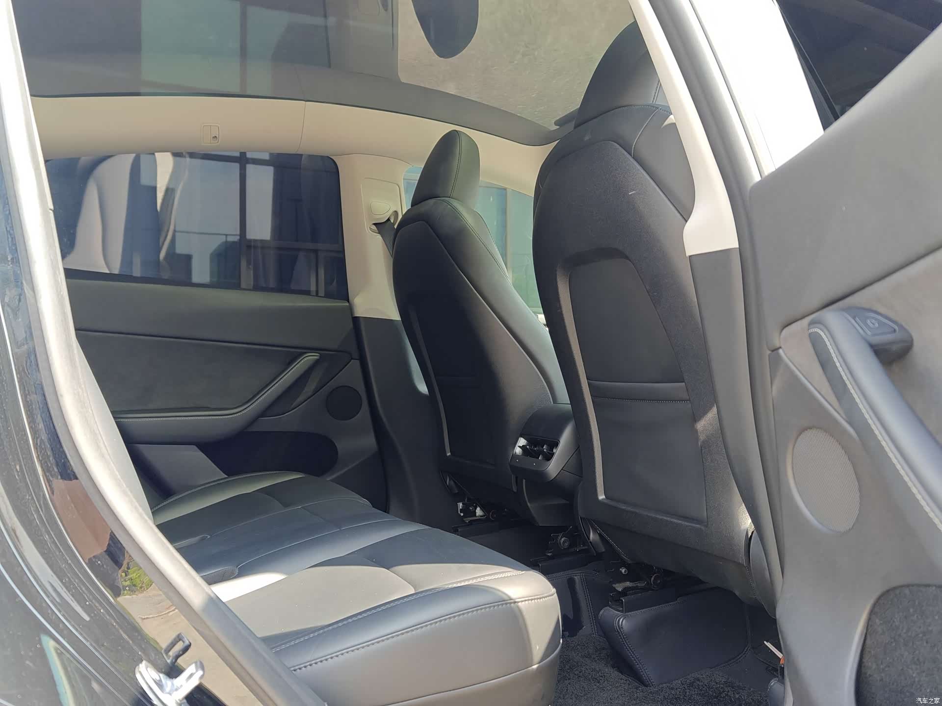 Tesla Model Y, 2023 13