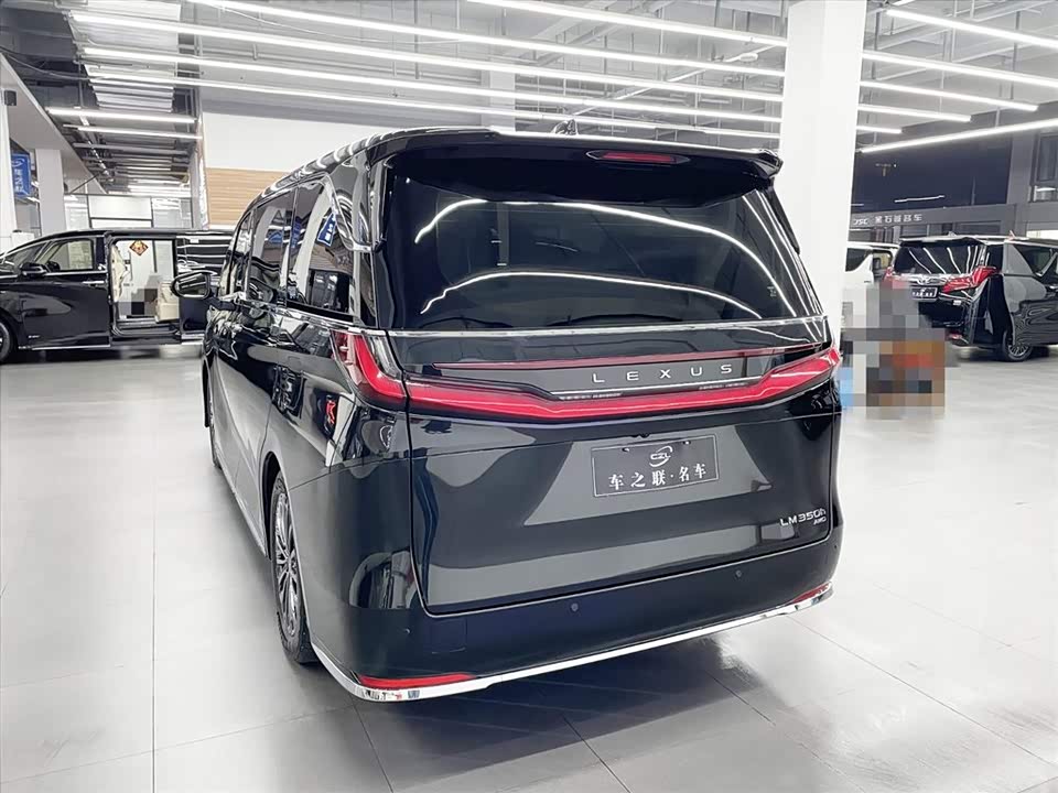 Lexus LM