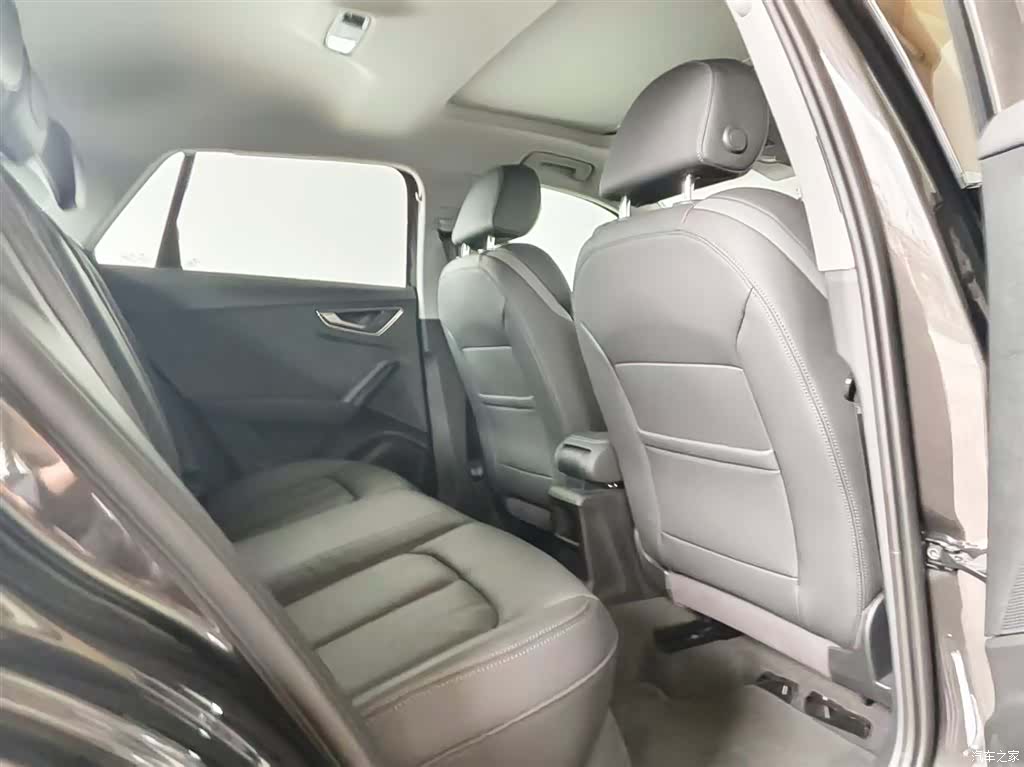 Audi Q2L, 2024 6