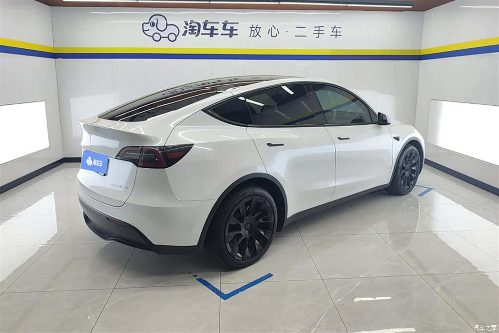 Tesla Model Y, 2021 3