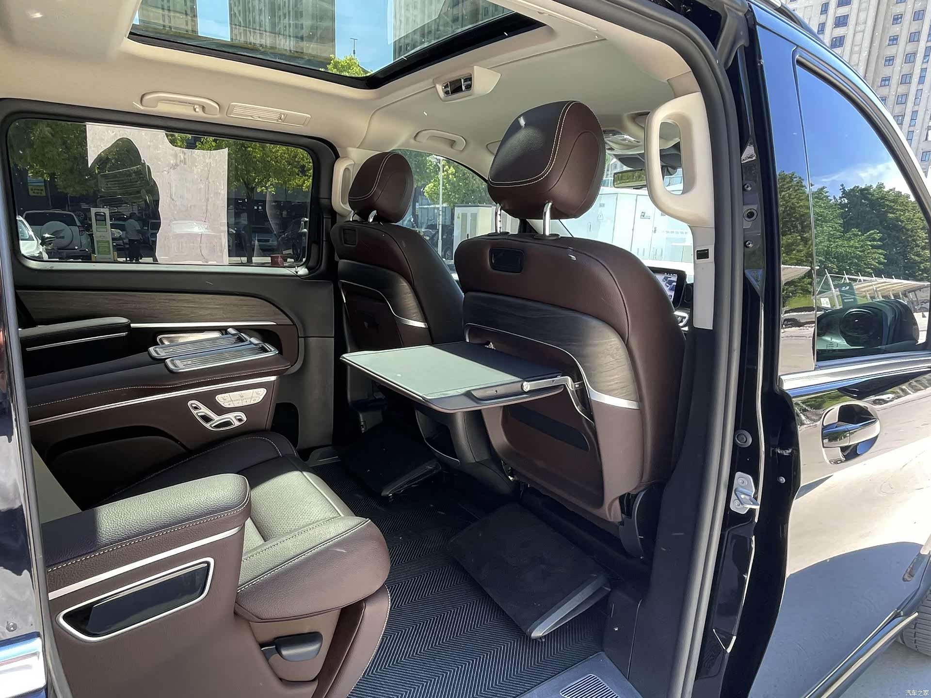 Mercedes-Benz V-Class, 2024 7