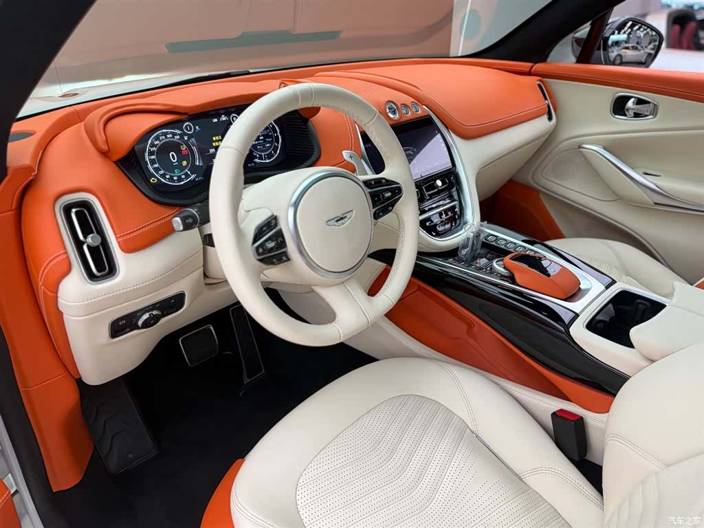 Aston Martin DBX, 2021 4