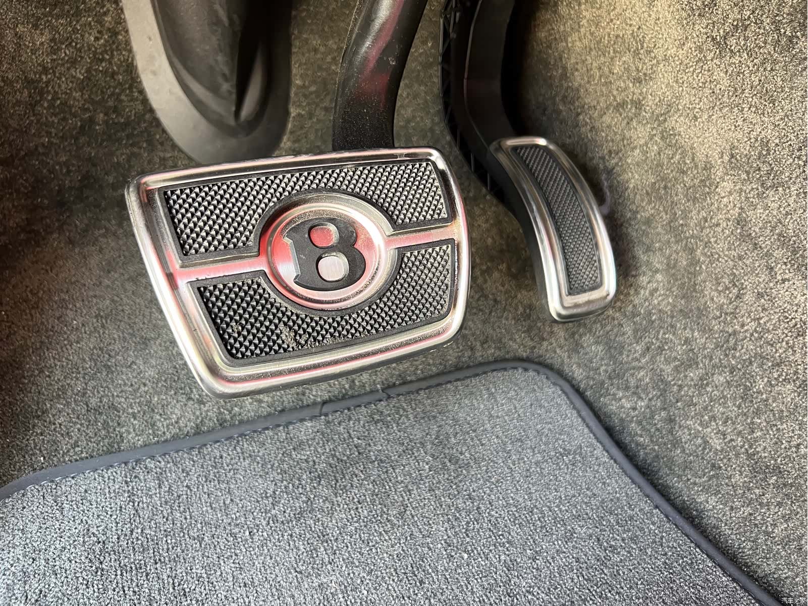 Bentley Bentayga, 2023 25