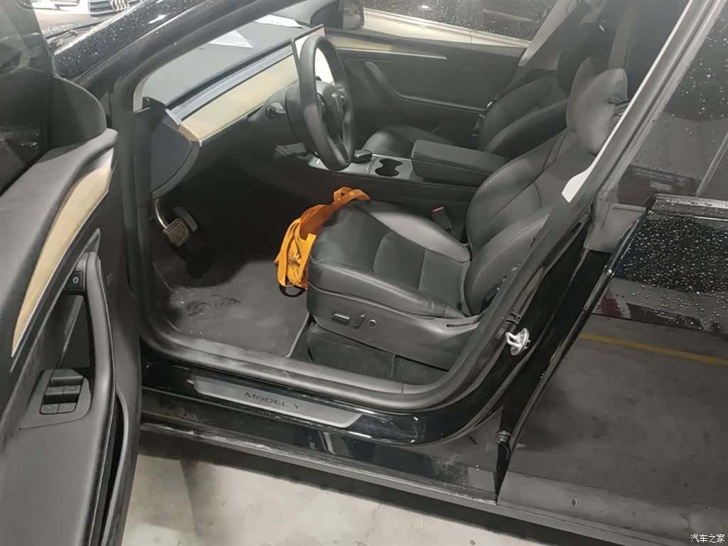 Tesla Model Y, 2023 16