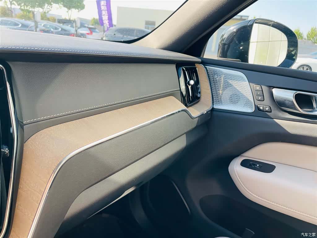 Volvo XC60, 2025 14