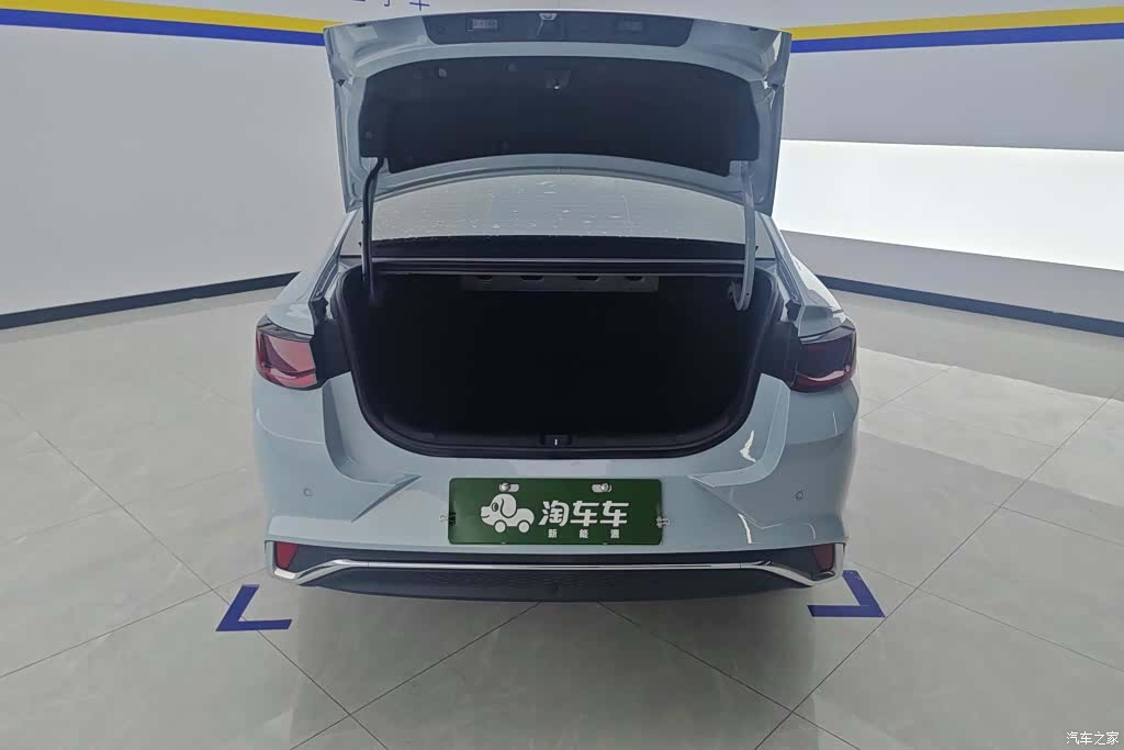 Geely Emgrand, 2023 4