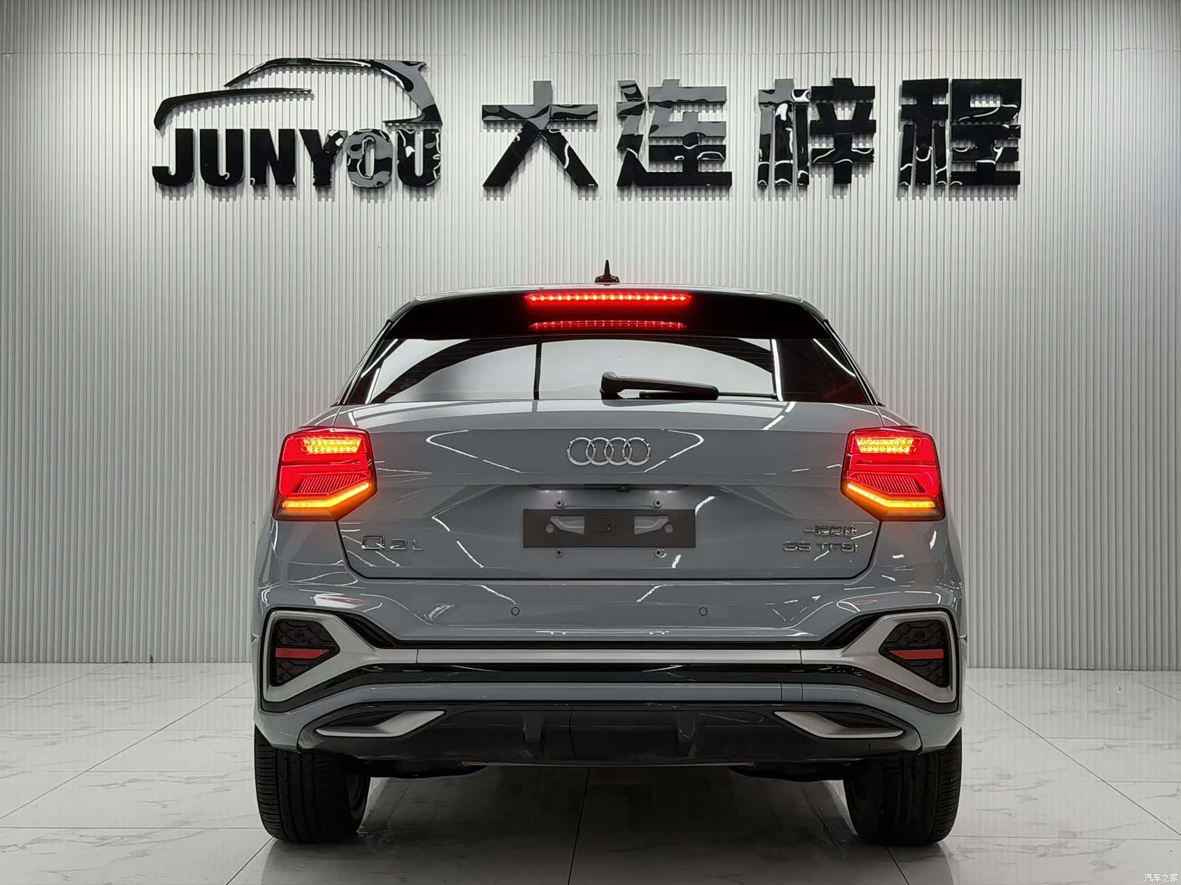 Audi Q2L, 2023 все фото