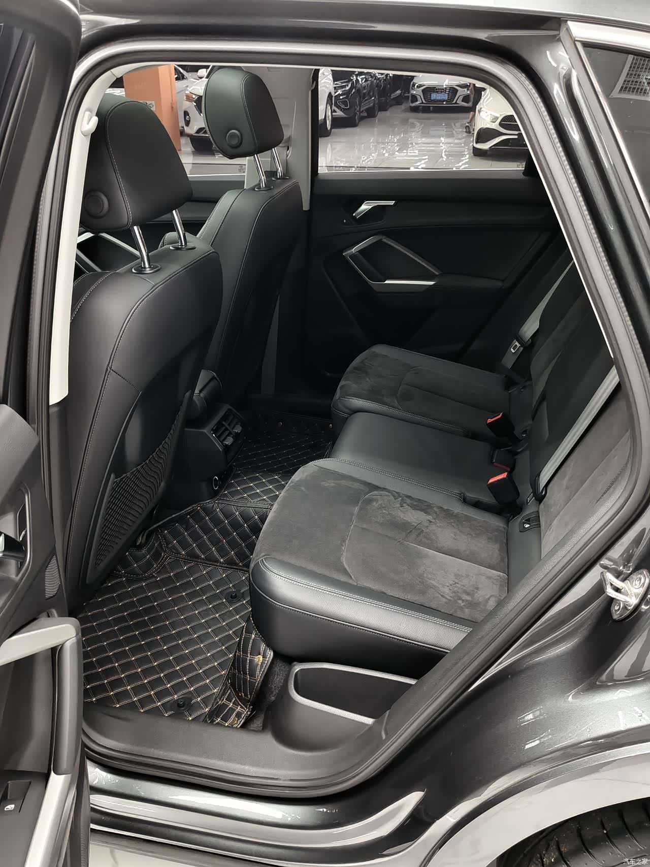Audi Q3, 2022 10