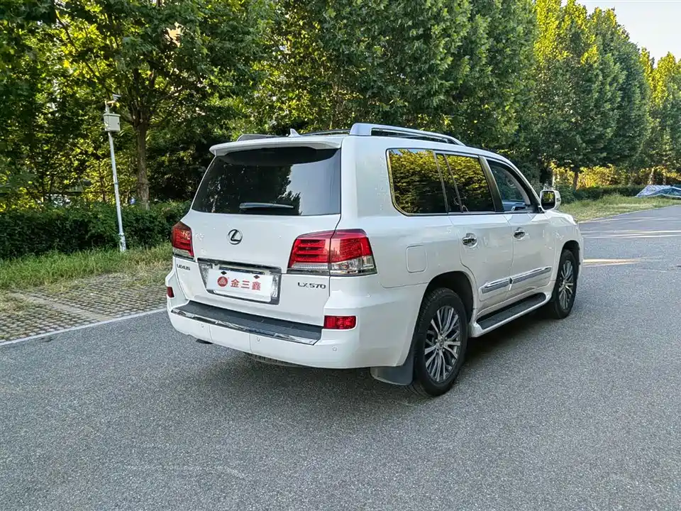 Lexus LX