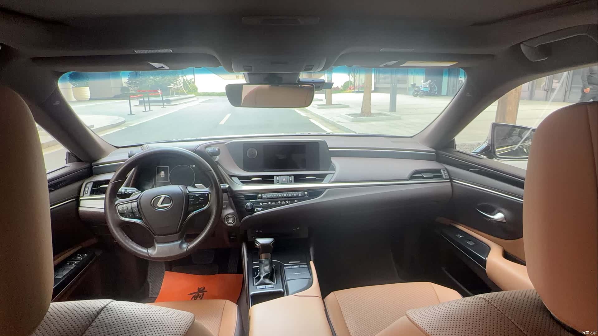 Lexus ES, 2019 9