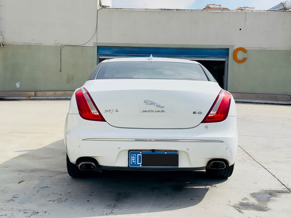 Jaguar XJ