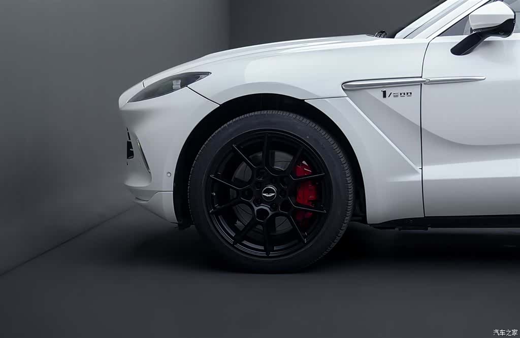 Aston Martin DBX, 2021 все фото
