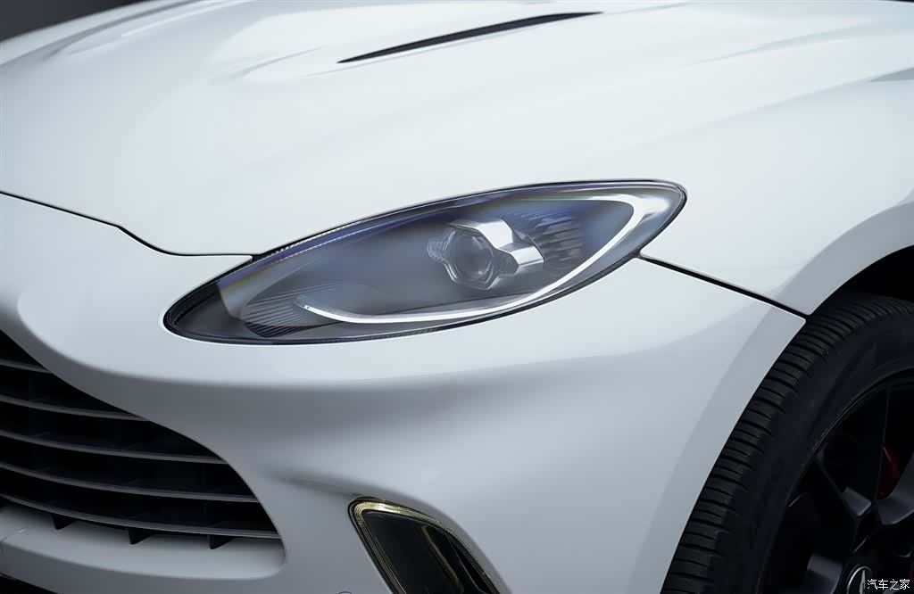 Aston Martin DBX, 2021 7