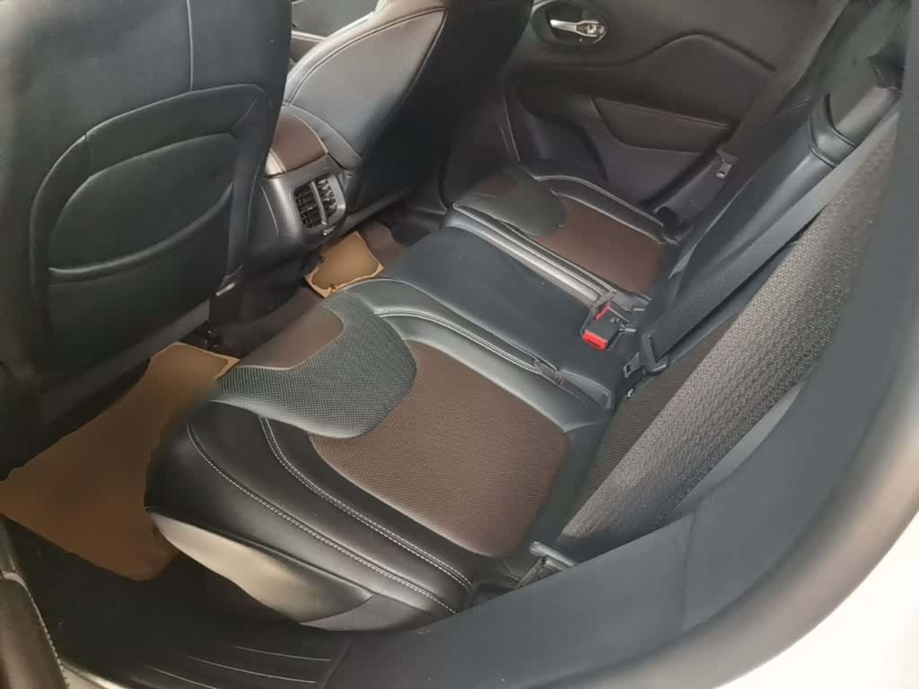 Jeep Cherokee, 2015 17