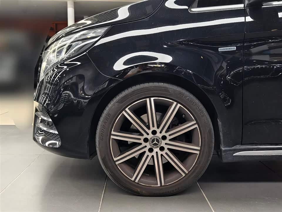 Mercedes-Benz V-class